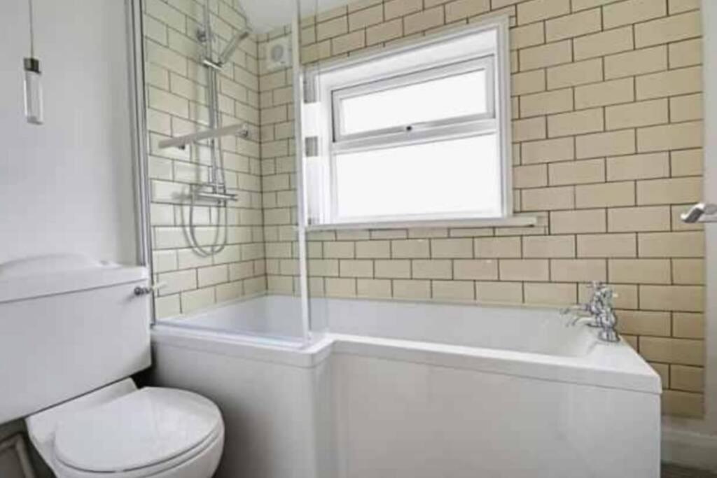 Two Bedroom Terrace House With Parking Kingston upon Hull Exterior foto